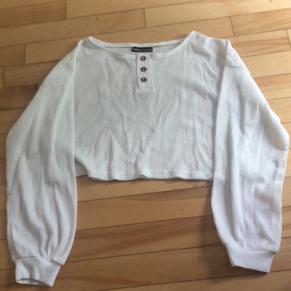 Im selling clothes that I don’t wear anymore ( I am sorry I speak french haha). - Picture 4 of 8